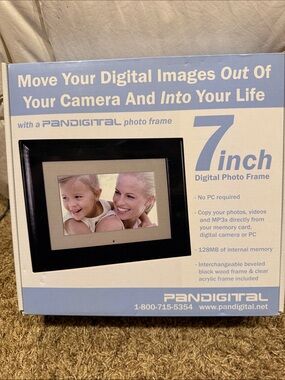 Pandigital 7-inch Digital Photo Frame - Black